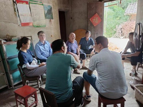中國農科院許吟隆老師團隊在柳溝村工作（攝：胡瑋、韓雪）